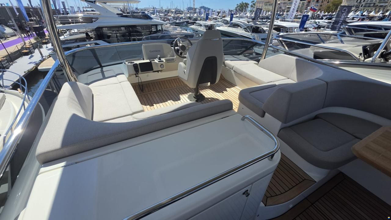 Absolute Navetta 53