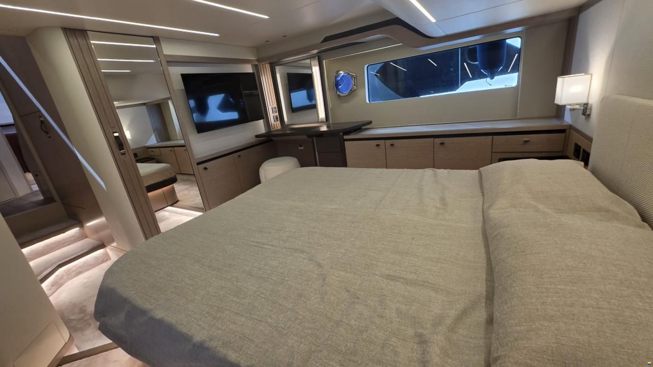 Absolute Navetta 53