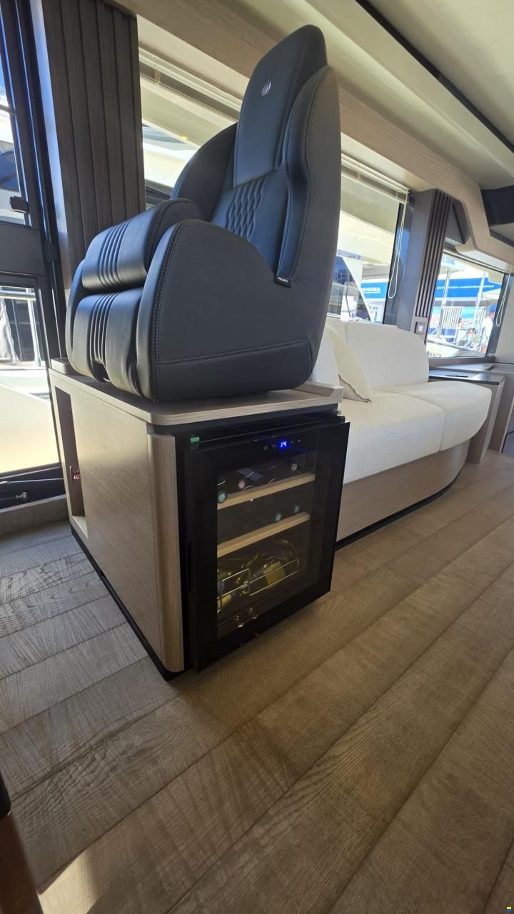 Absolute Navetta 53