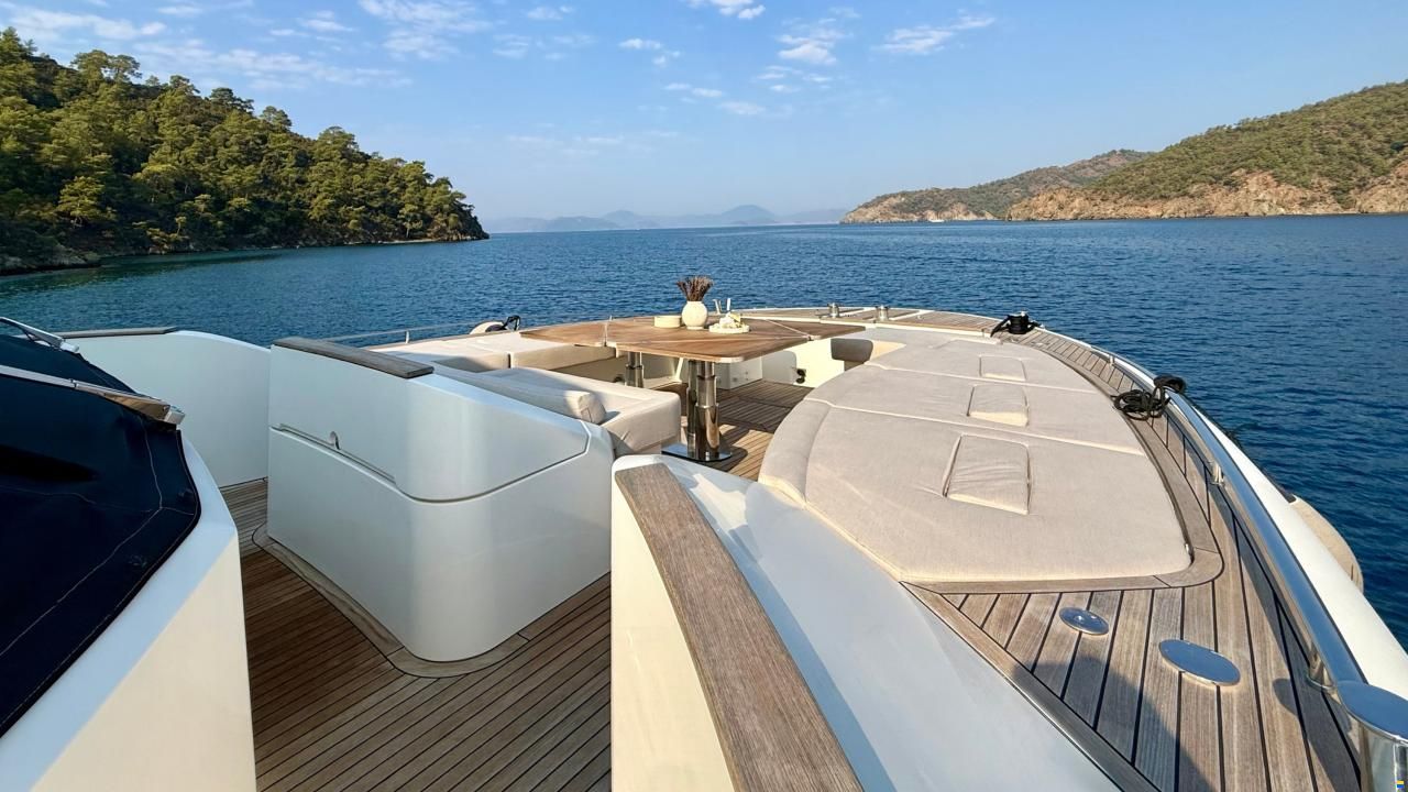 Monte Carlo Yachts 86