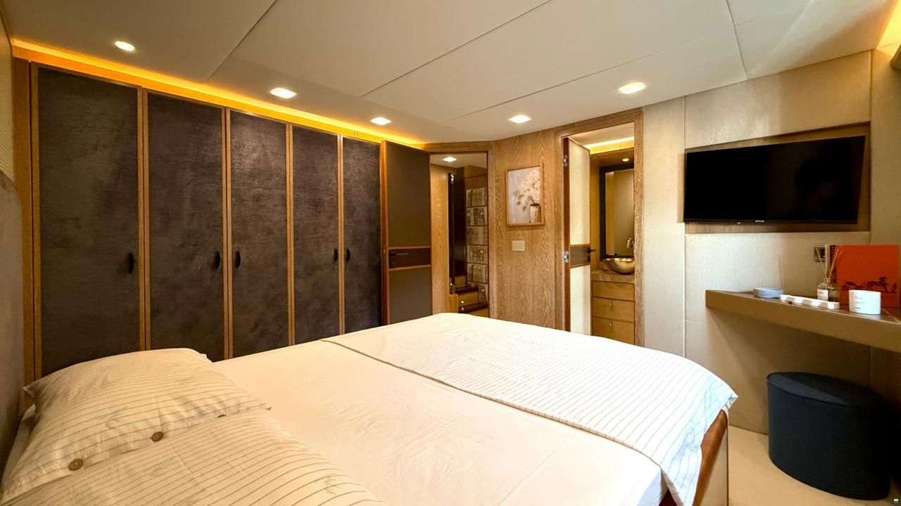 Monte Carlo Yachts 86