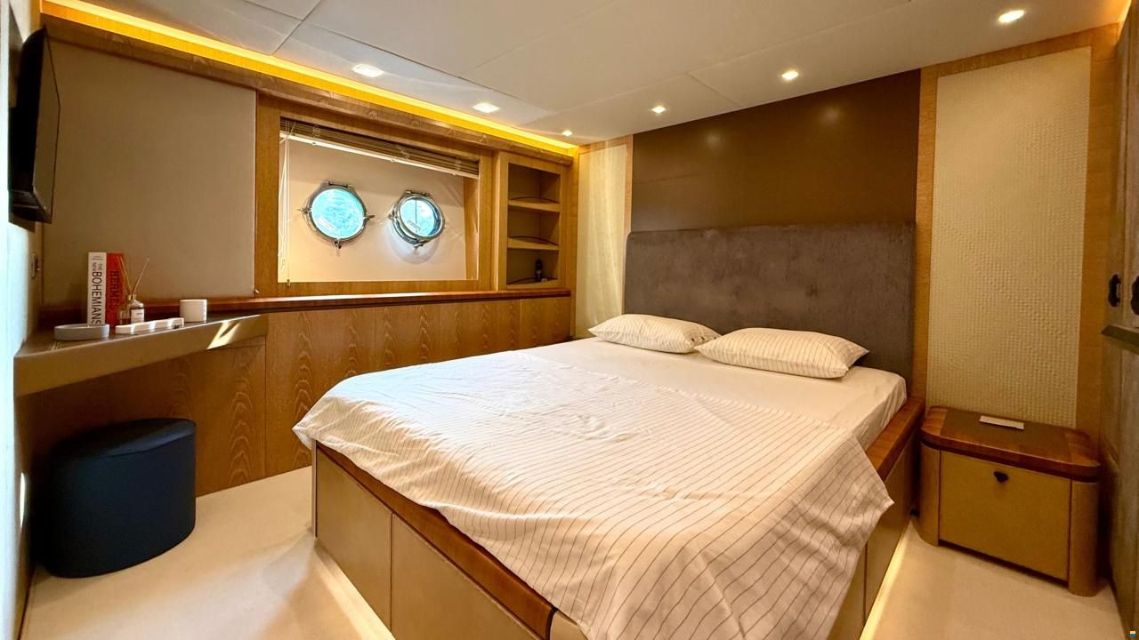 Monte Carlo Yachts 86
