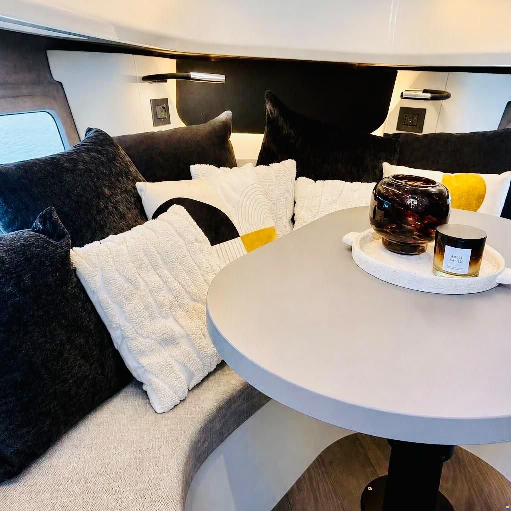 Cranchi A32 Luxury Tender