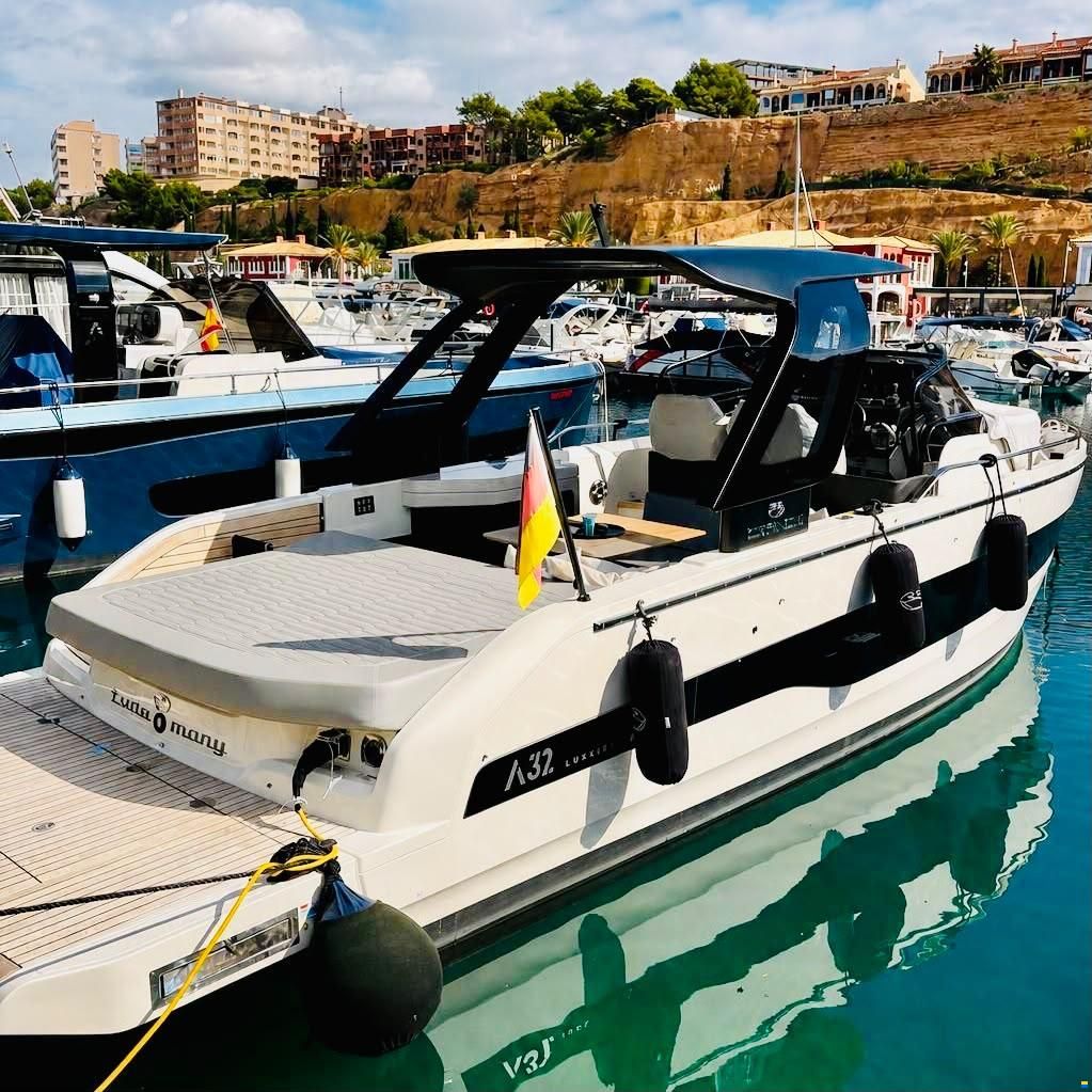 Cranchi A32 Luxury Tender