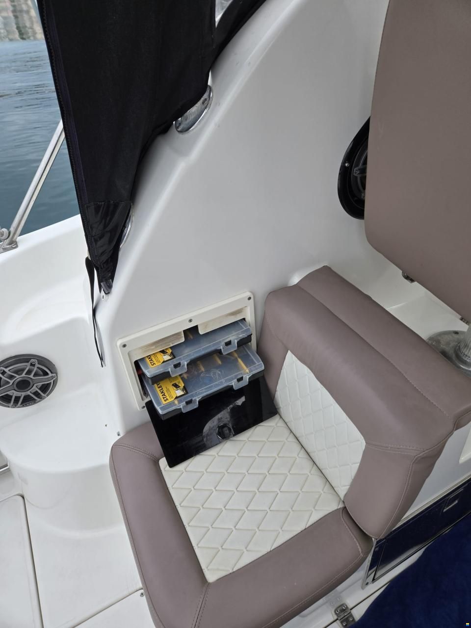 Boston Whaler Conquest 255