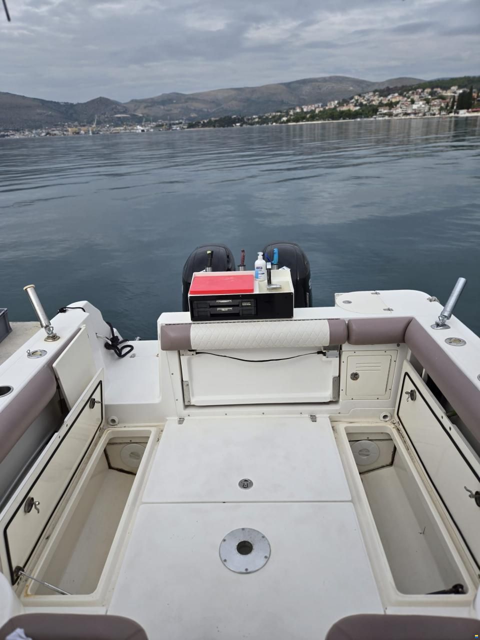 Boston Whaler Conquest 255