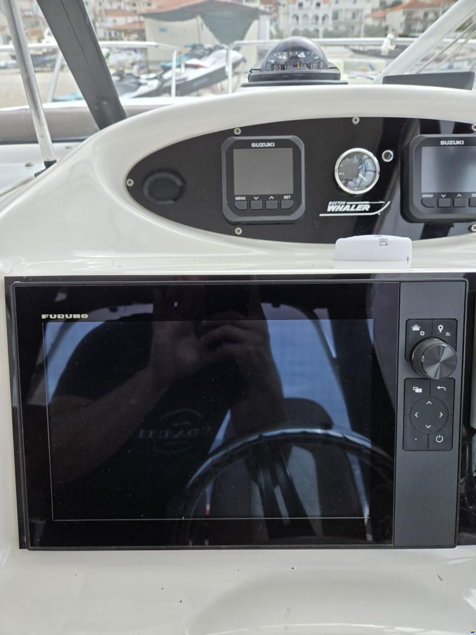 Boston Whaler Conquest 255