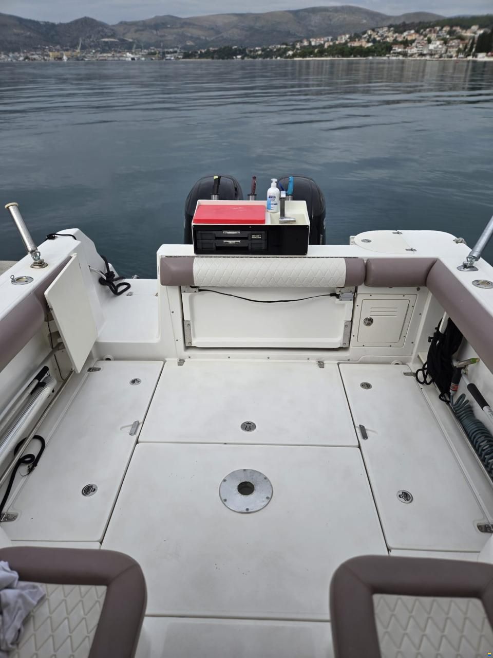 Boston Whaler Conquest 255