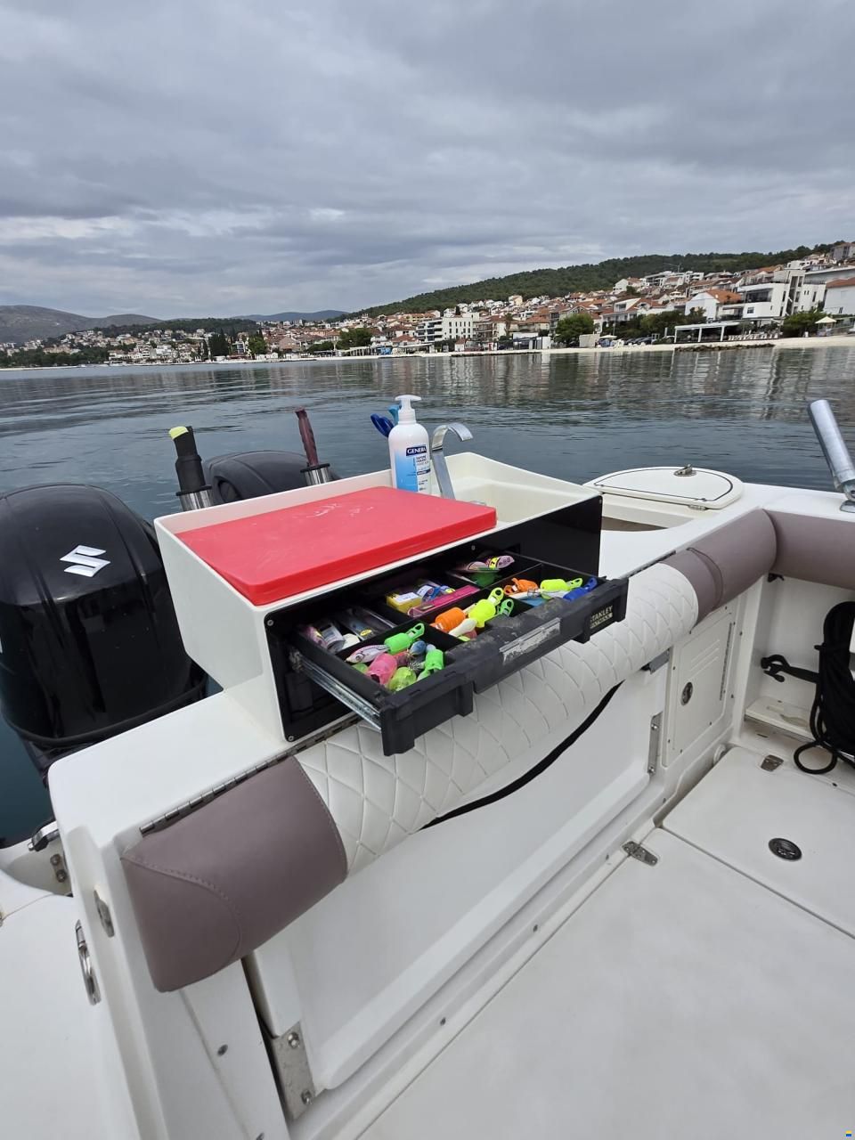 Boston Whaler Conquest 255