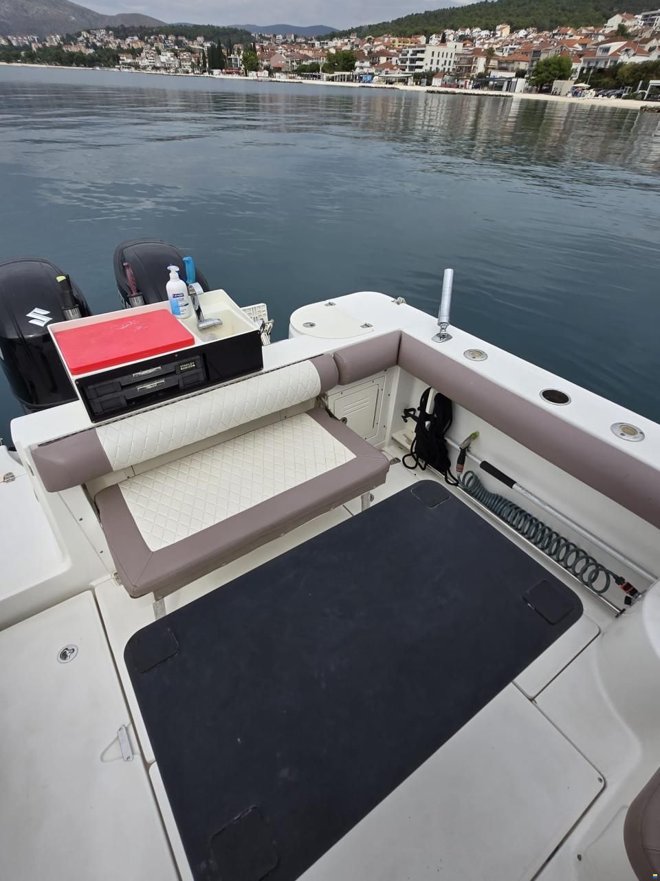 Boston Whaler Conquest 255