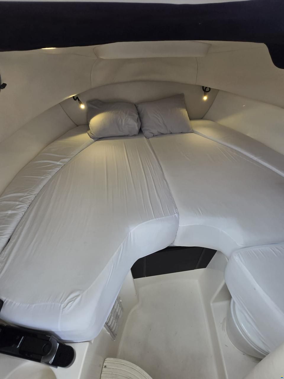 Boston Whaler Conquest 255