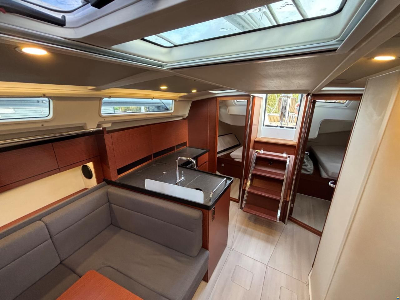 Hanse 418