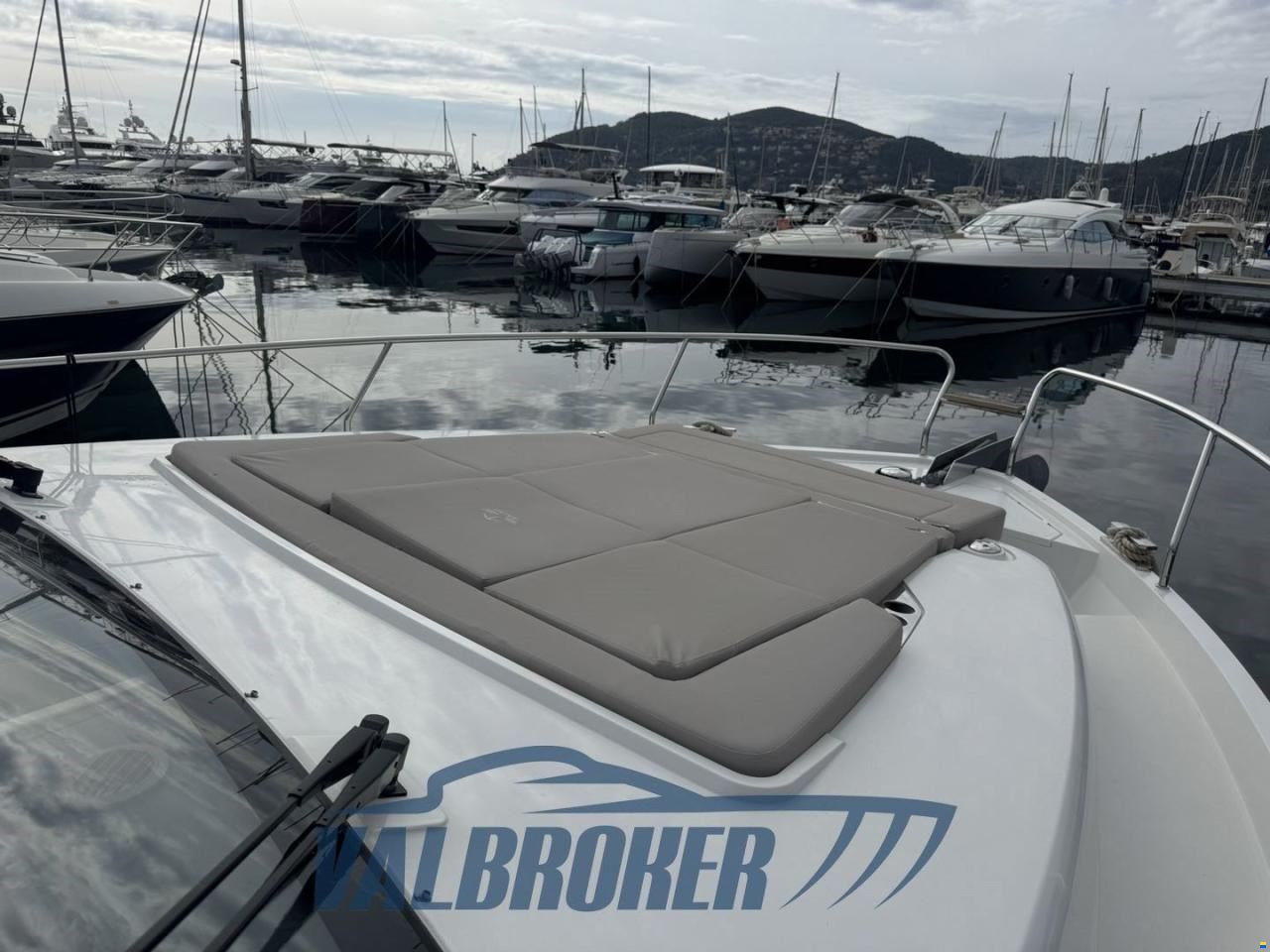 Sealine F430