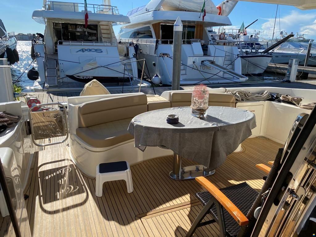 Azimut AZ 62