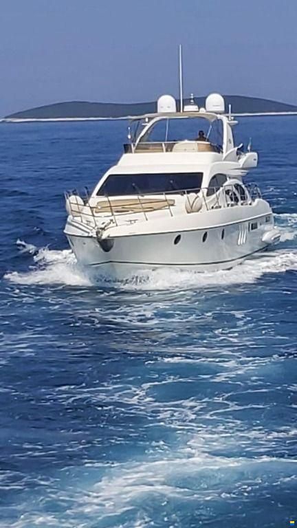 Azimut AZ 62