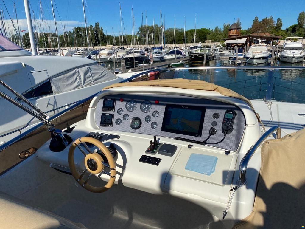 Azimut AZ 62