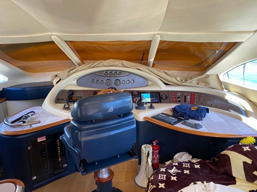 Azimut AZ 62