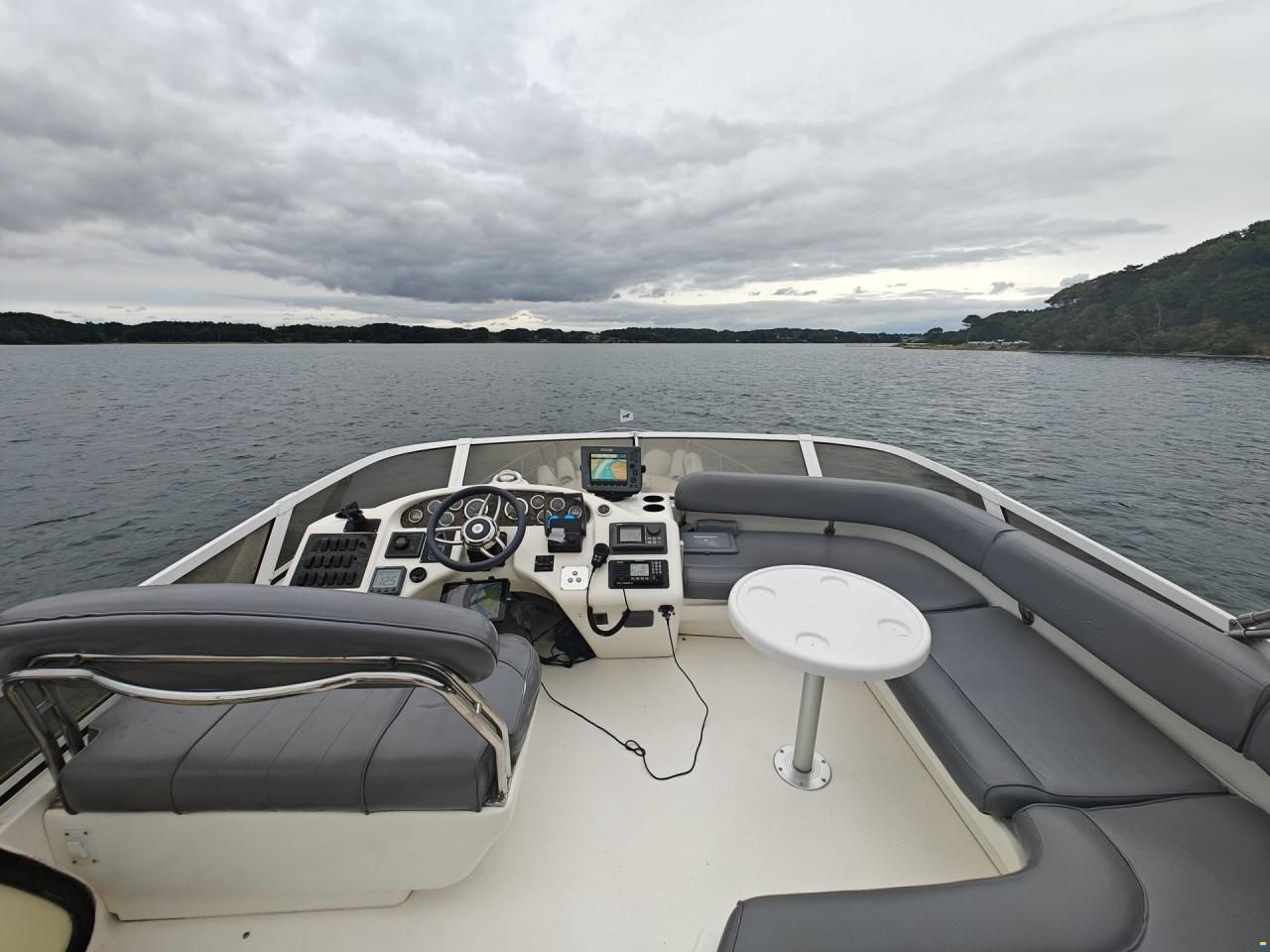 Sea Ray 400 Sedan Bridge