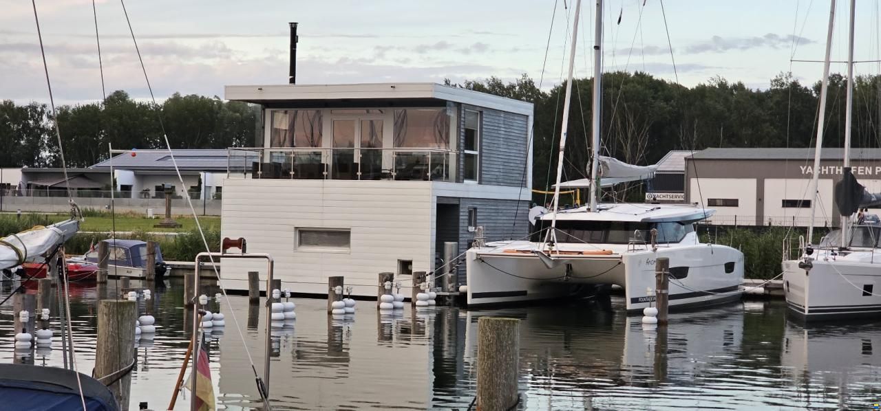 Fountaine Pajot Lucia 40