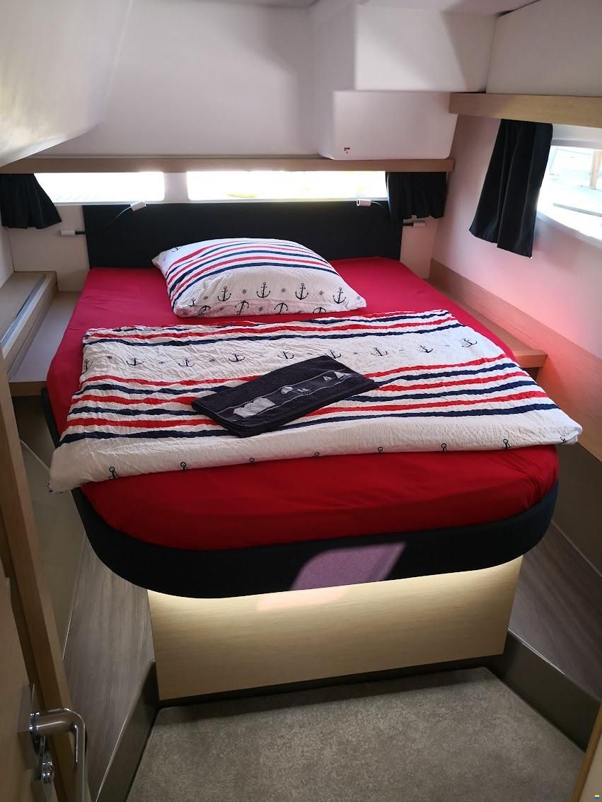 Fountaine Pajot Lucia 40