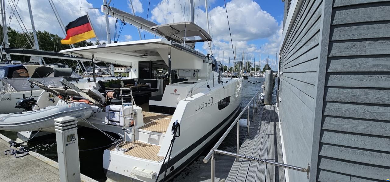 Fountaine Pajot Lucia 40