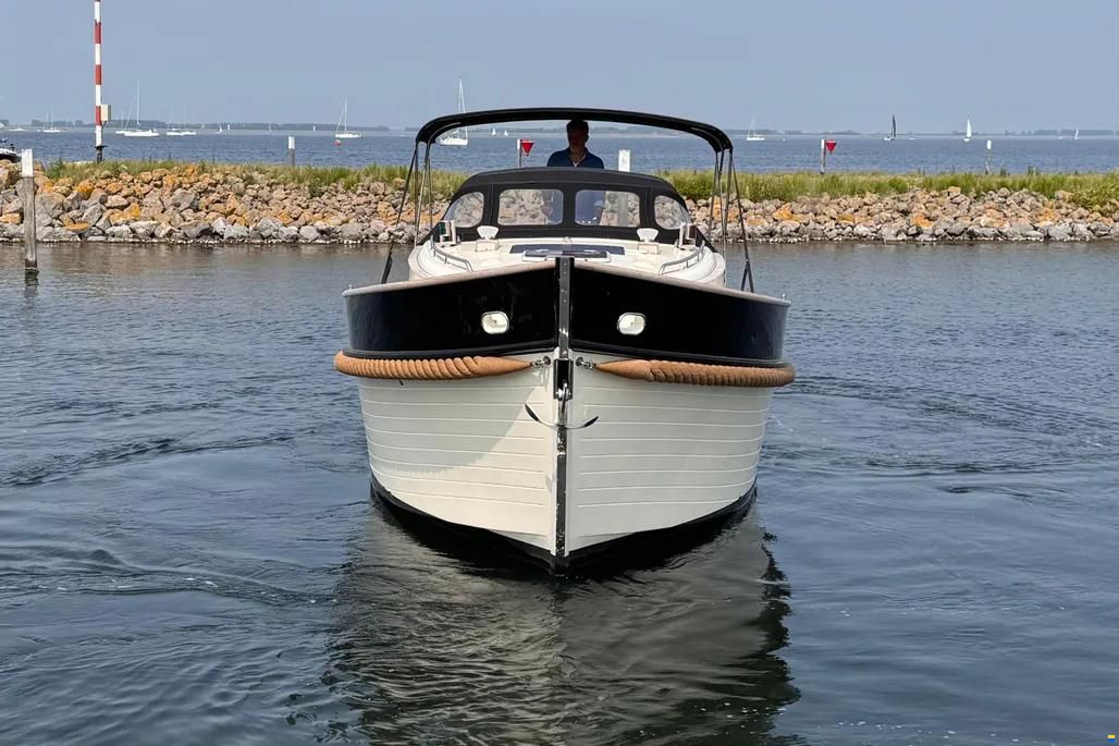 Menken NEWPORT BASS 900