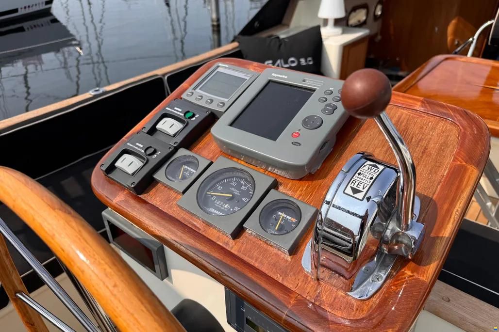 Menken NEWPORT BASS 900