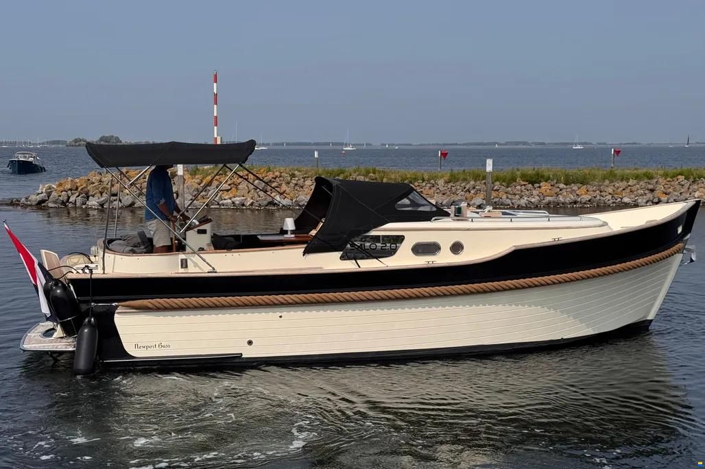 Menken NEWPORT BASS 900