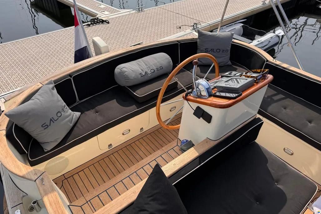 Menken NEWPORT BASS 900