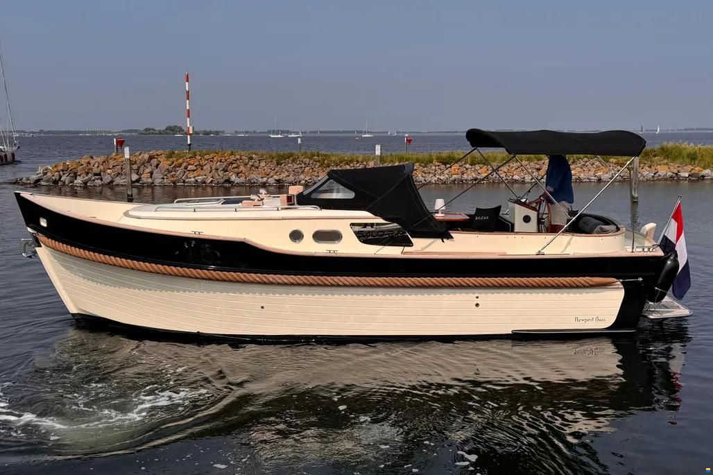 Menken NEWPORT BASS 900
