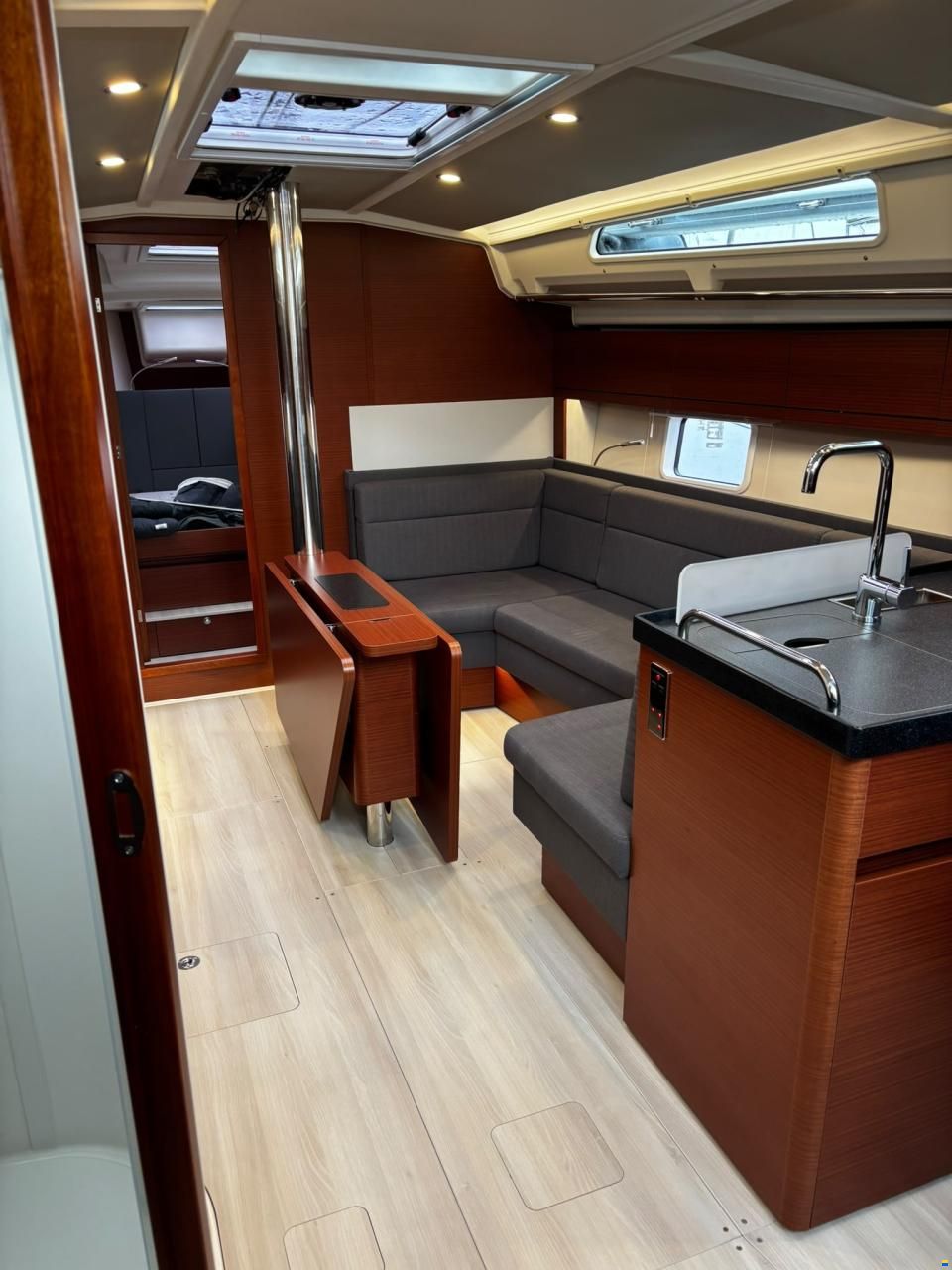 Hanse 418