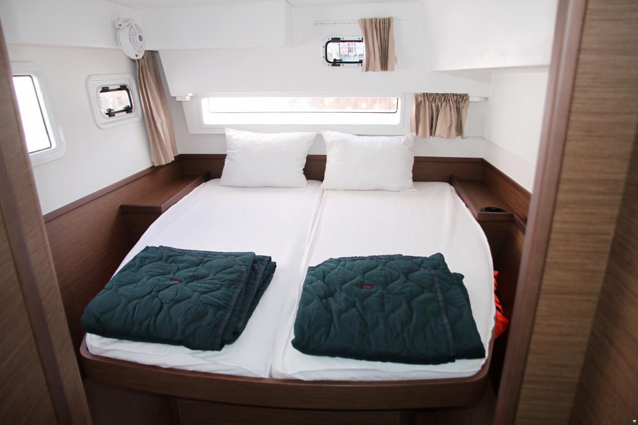 Lagoon 42