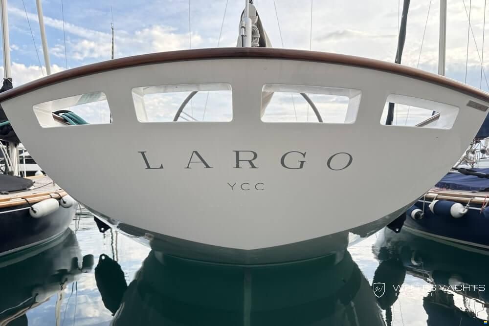 Essence Yachts 33