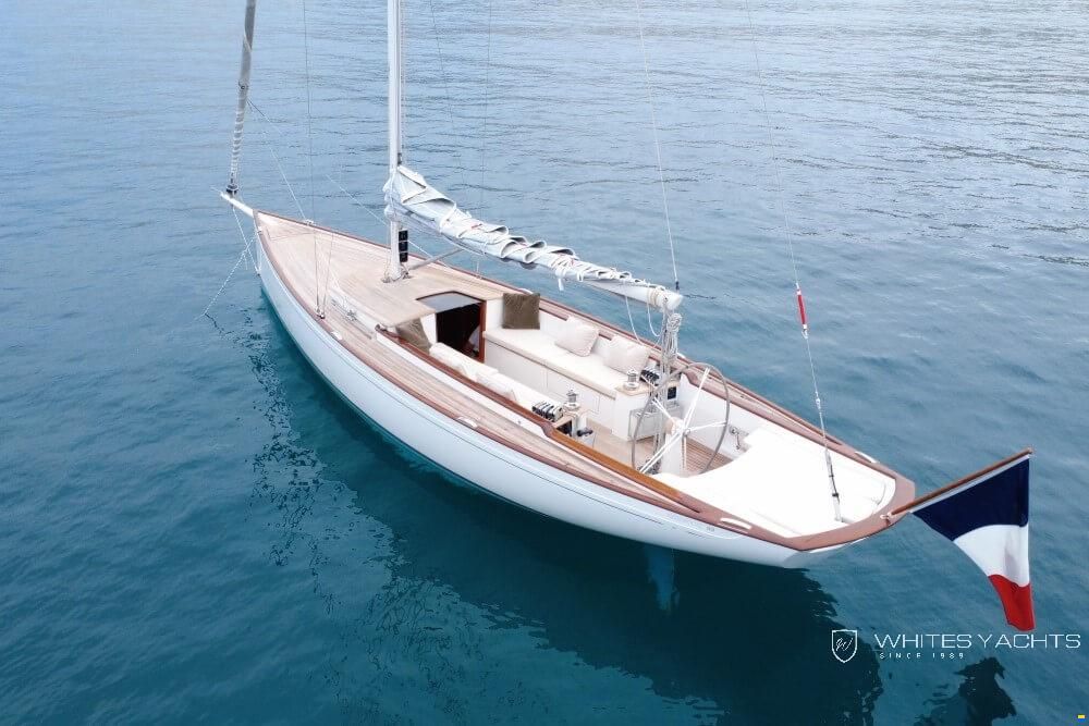 Essence Yachts 33