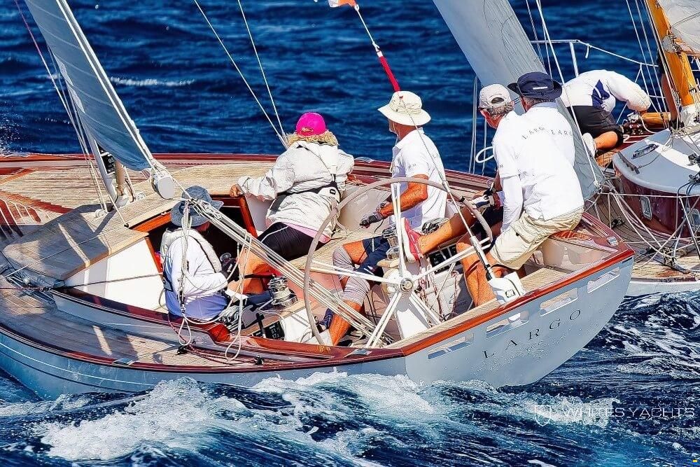 Essence Yachts 33