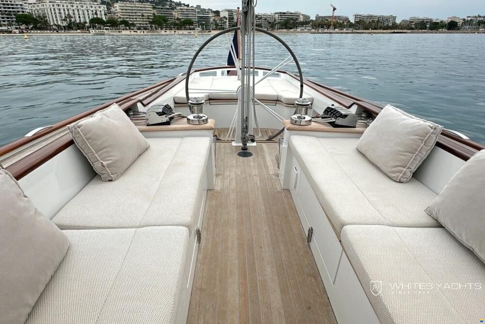 Essence Yachts 33