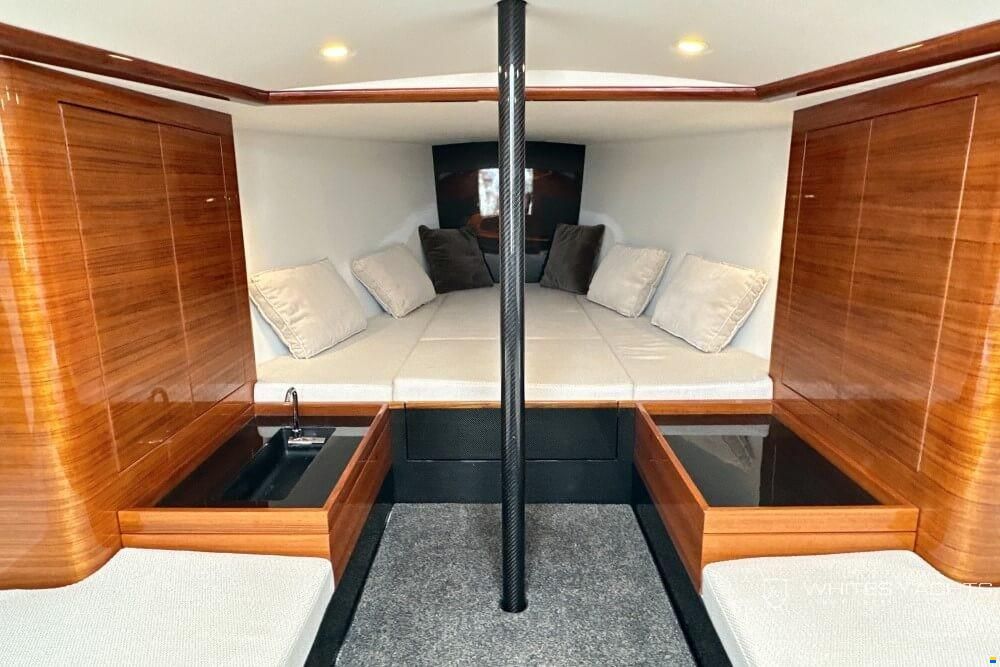 Essence Yachts 33