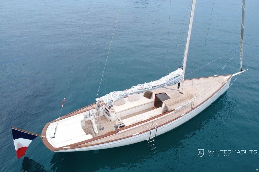 Essence Yachts 33