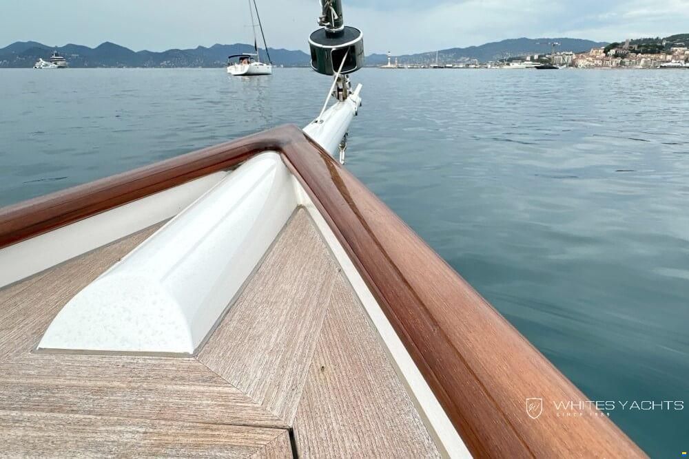 Essence Yachts 33