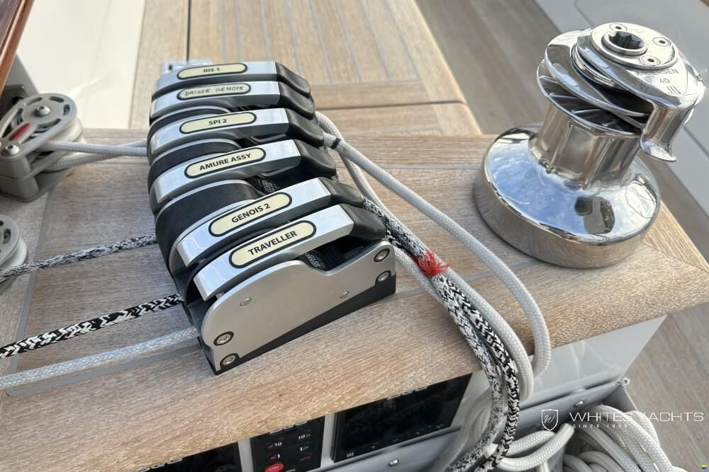 Essence Yachts 33