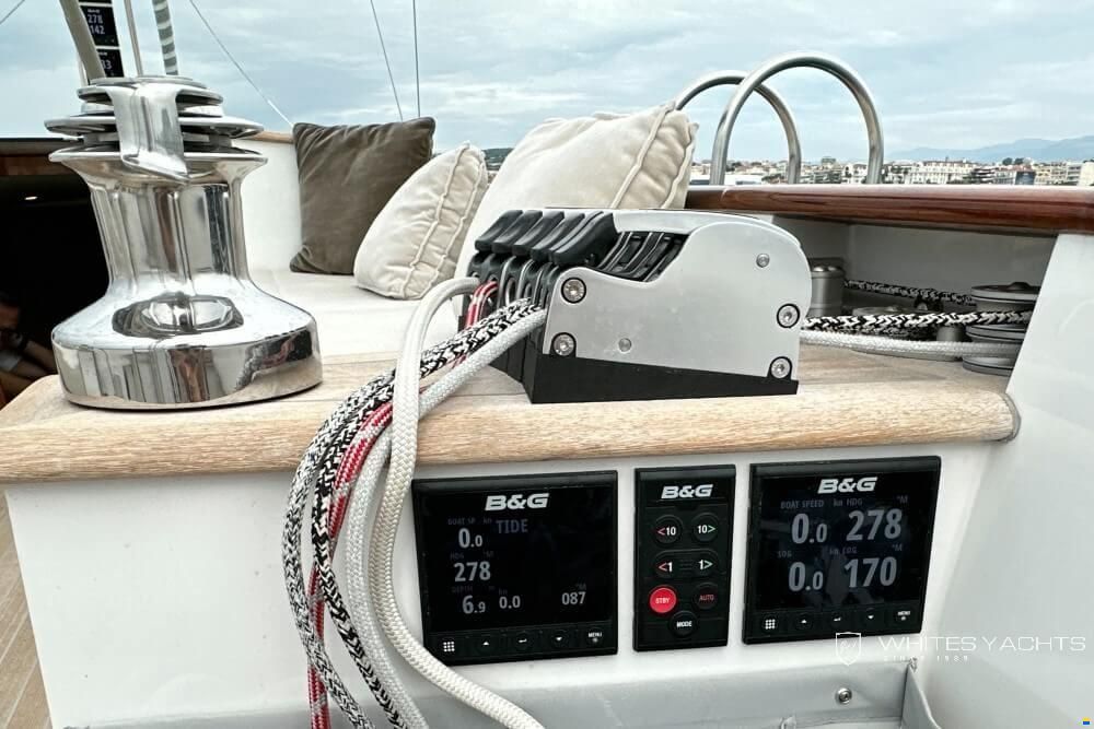 Essence Yachts 33