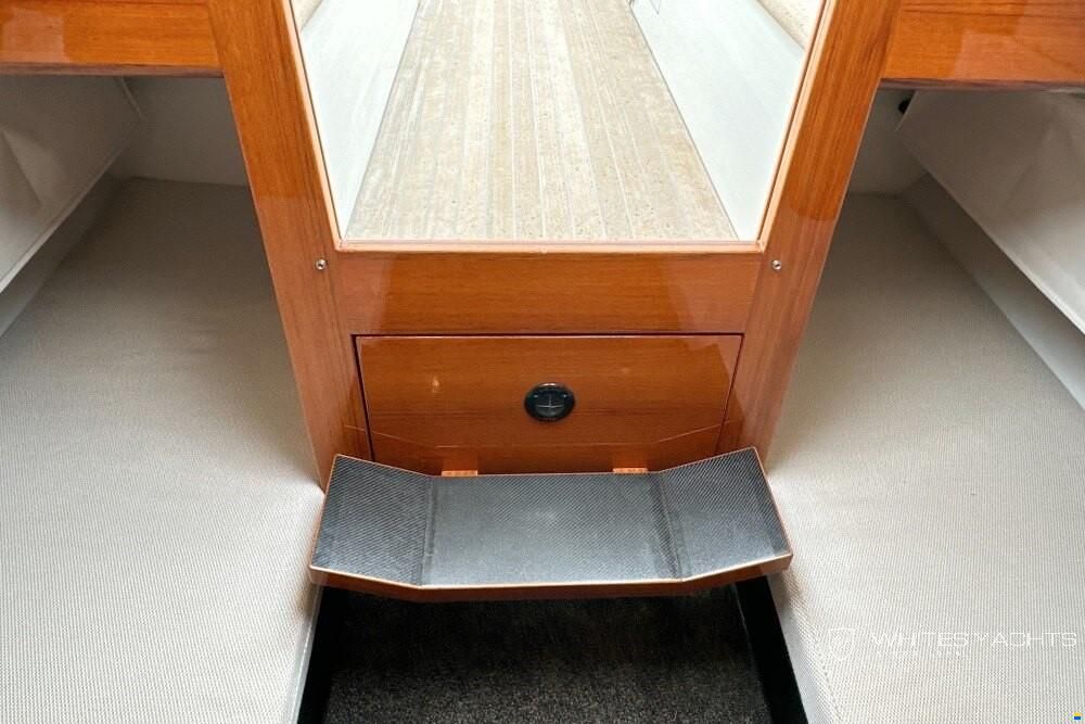 Essence Yachts 33