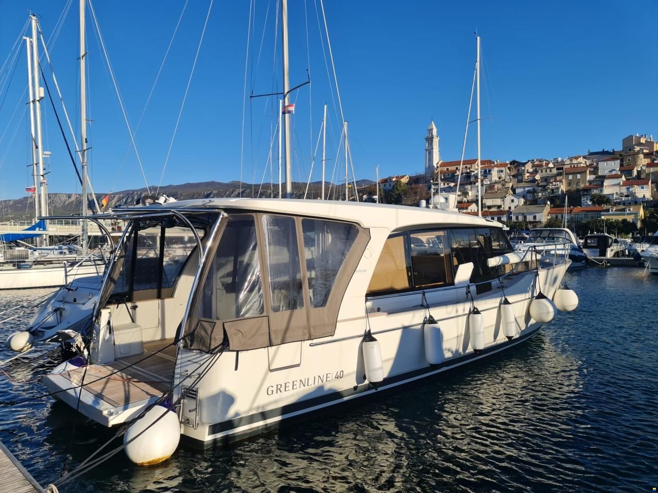 Greenline 40 Solar