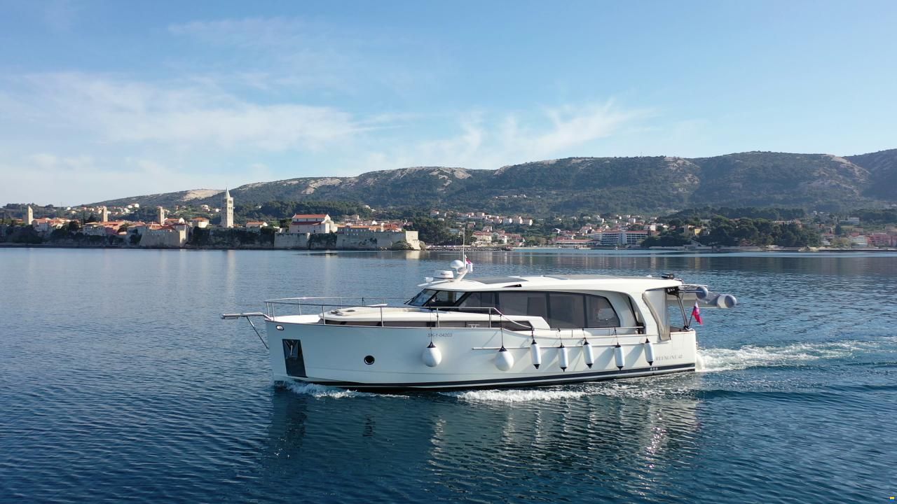 Greenline 40 Solar