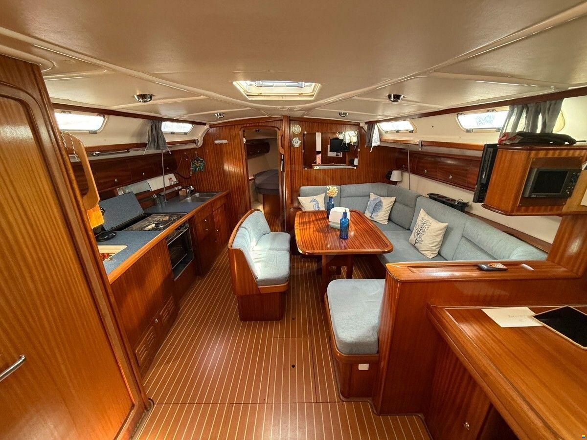 Bavaria 44