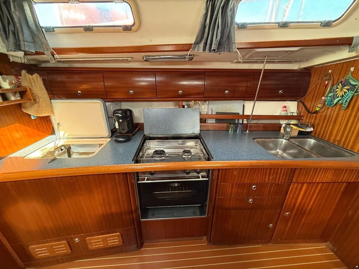 Bavaria 44