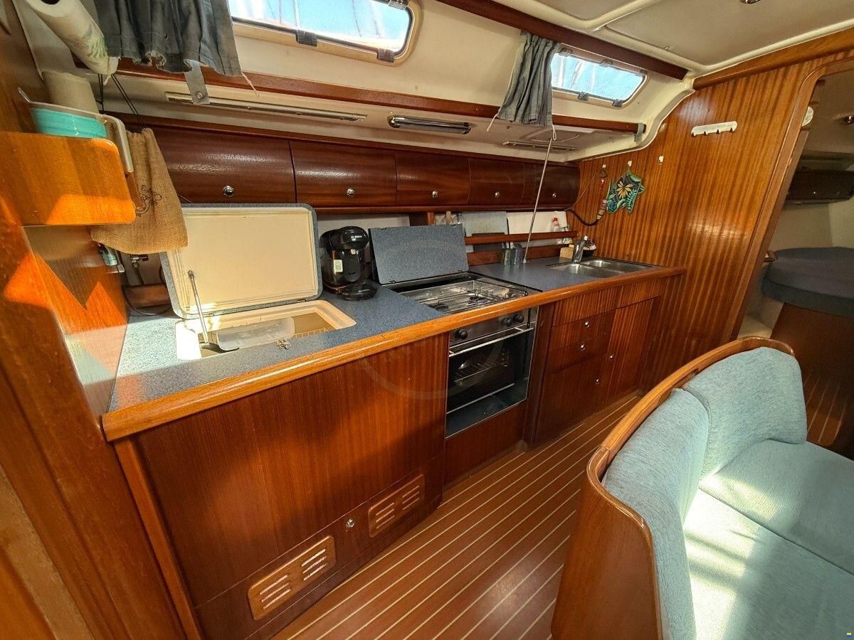 Bavaria 44