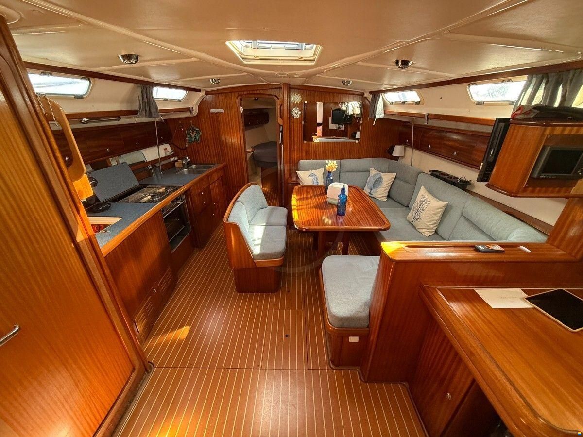 Bavaria 44