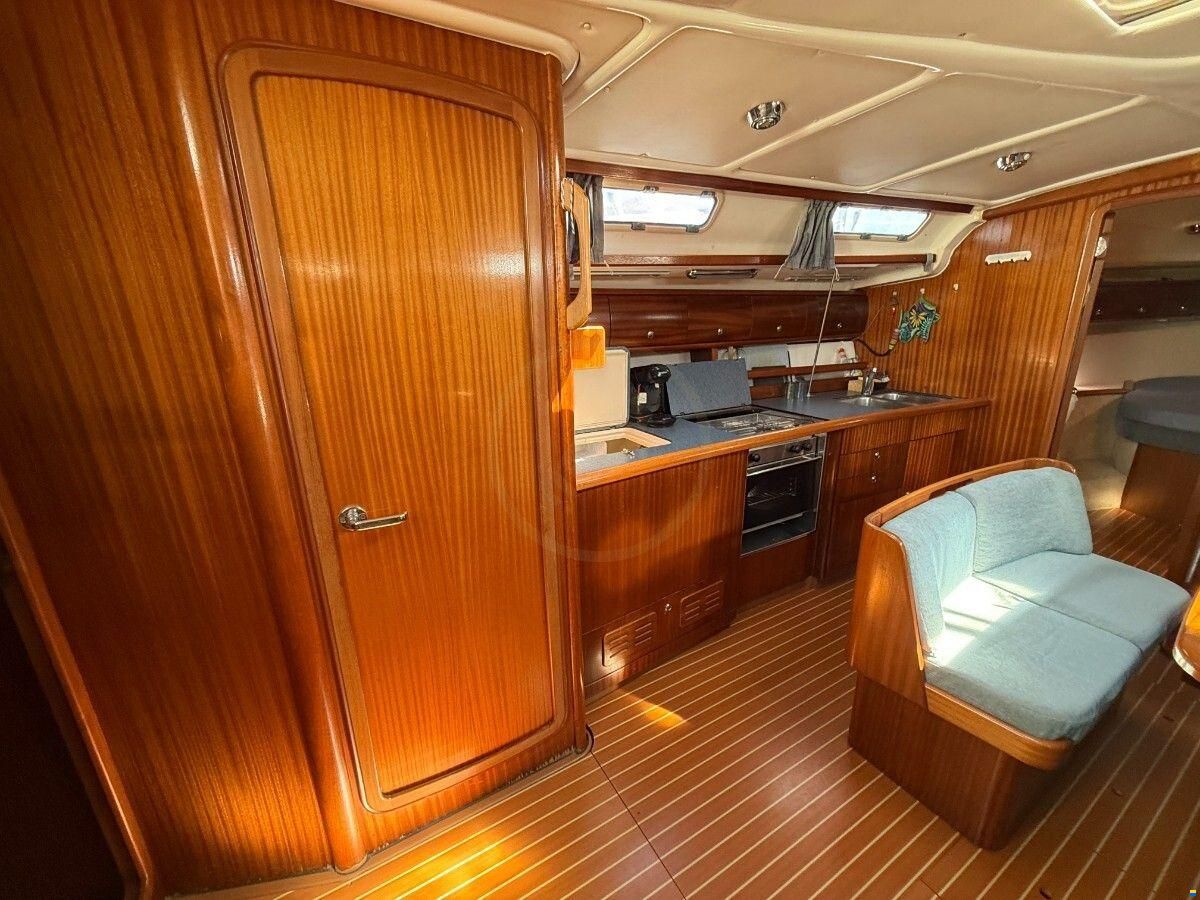 Bavaria 44