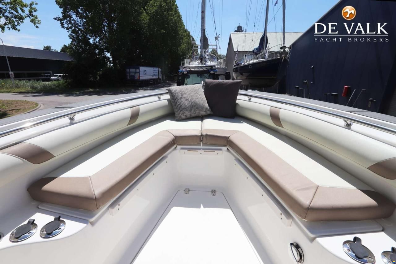 Boston Whaler 270 Outrage